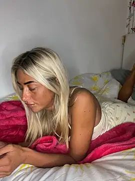 ScarlettGold  online show from 24, 4, 2026