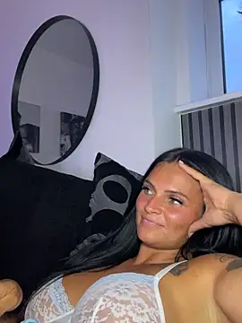 Snapshot of Destinylovex chatting on 4, 6, 2026 Destinylovex online show from 4, 6, 2026