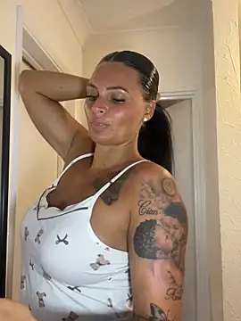 Snapshot of Destinylovex chatting on 6, 6, 2026 Destinylovex online show from 6, 6, 2026