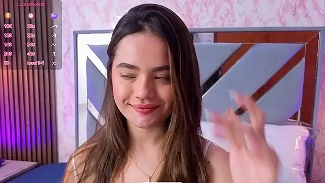 LittleeSara18 online show from 12, 4, 2026