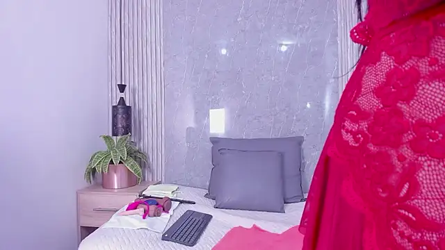 Milf Luciana online show from 5, 3, 2026