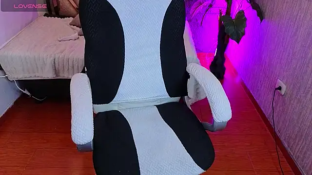 SophyAdams online show from 28, 7, 2026