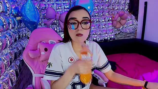 lala cherry online show from 8, 4, 2026