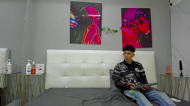 ahsly78Bryan online show from 13, 4, 2026