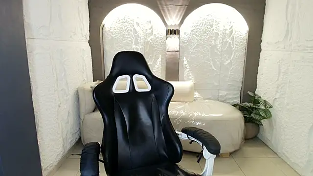 charlotte  r  online show from 18, 4, 2026