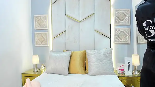 KarinaaCoxx online show from 24, 4, 2026