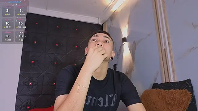 Logan and Reachel online show from 25, 4, 2026