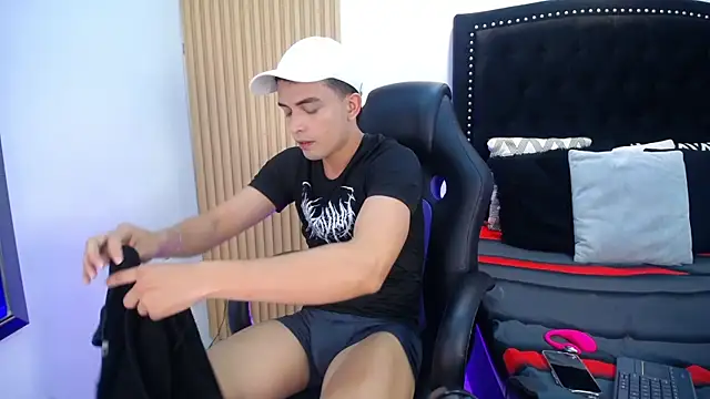 NewYoungHot online show from 22, 4, 2026