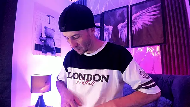 Milanwhite  online show from 5, 3, 2026