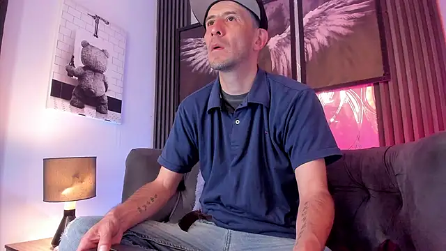 Milanwhite  online show from 10, 3, 2026