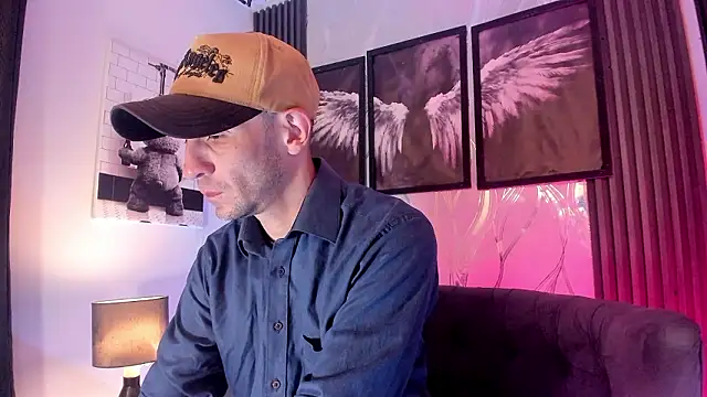 Milanwhite  online show from 11, 3, 2026