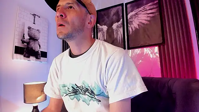 Milanwhite  online show from 13, 3, 2026