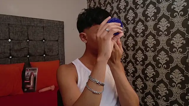 Snapshot of Little_Twink19x chatting on 27, 5, 2026 Little Twink19x online show from 27, 5, 2026