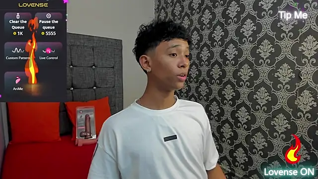 Snapshot of Little_Twink19x chatting on 2, 6, 2026 Little Twink19x online show from 2, 6, 2026