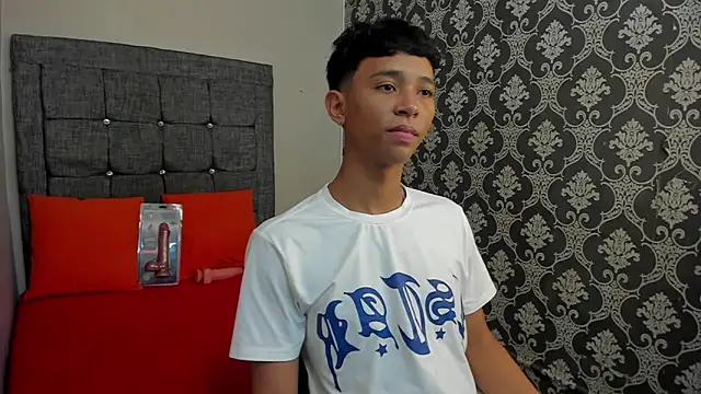 Snapshot of Little_Twink19x chatting on 3, 6, 2026 Little Twink19x online show from 3, 6, 2026