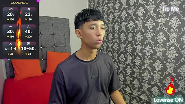 Snapshot of Little_Twink19x chatting on 6, 6, 2026 Little Twink19x online show from 6, 6, 2026