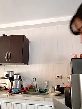 sara cute so online show from 4, 4, 2026