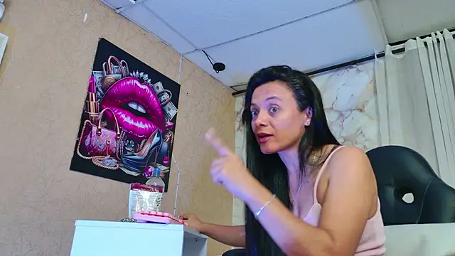 QueenSallyDesire online show from 14, 4, 2026