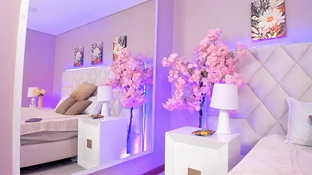 Bianca Monroe  online show from 7, 4, 2026