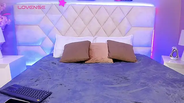 Bianca Monroe  online show from 23, 4, 2026