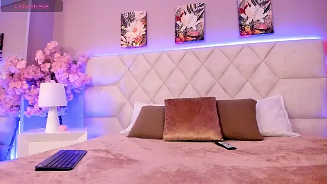 Bianca Monroe  online show from 28, 4, 2026