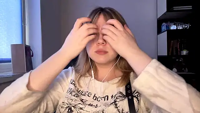 TomikoPfau online show from 19, 4, 2026