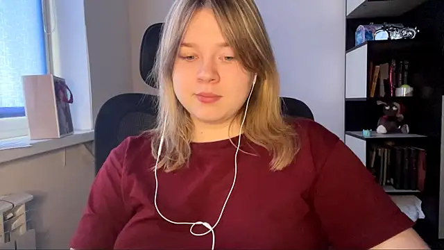 TomikoPfau online show from 20, 4, 2026