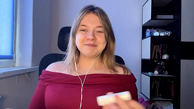 TomikoPfau online show from 21, 4, 2026