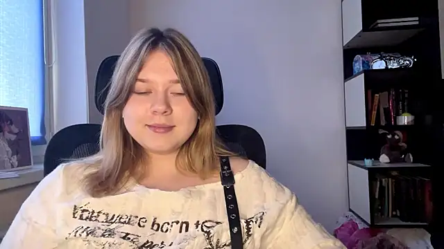 TomikoPfau online show from 23, 4, 2026