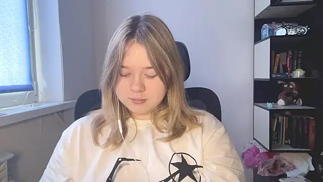 TomikoPfau online show from 27, 4, 2026