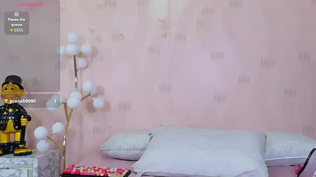 Snapshot of curvybuffgirllll chatting on 10, 7, 2026 curvybuffgirllll online show from 10, 7, 2026