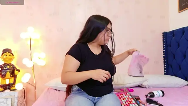 Snapshot of curvybuffgirllll chatting on 15, 7, 2026 curvybuffgirllll online show from 15, 7, 2026
