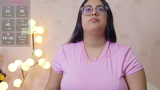Snapshot of curvybuffgirllll chatting on 24, 7, 2026 curvybuffgirllll online show from 24, 7, 2026