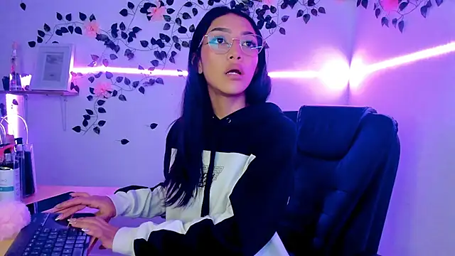 jaulyn 18 online show from 18, 4, 2026