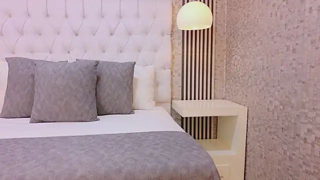 AmberHundson online show from 7, 3, 2026