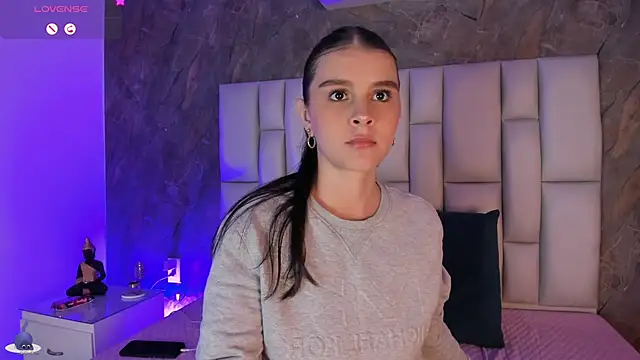 lya gomez online show from 8, 4, 2026