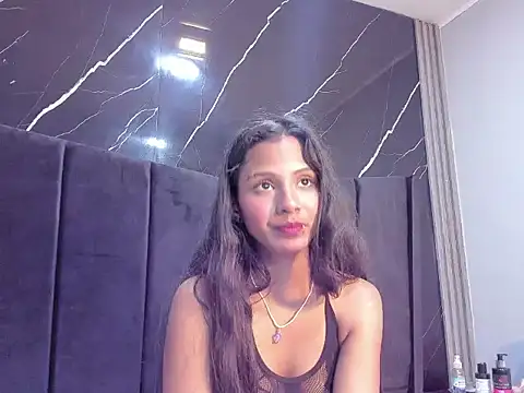 Juna Hyl online show from 27, 2, 2026