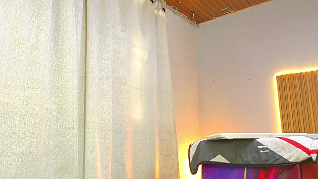 Snapshot of CIccioline_pussyGolden chatting on 4, 3, 2026 CIccioline pussyGolden online show from 4, 3, 2026