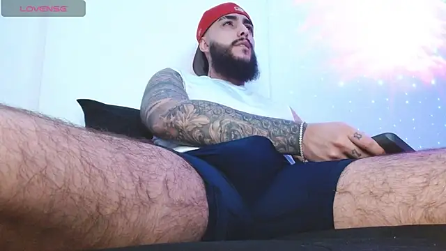 SantiagoHincapiie online show from 22, 4, 2026