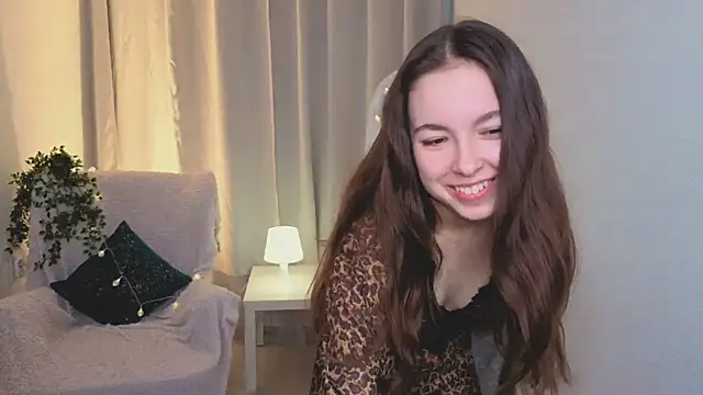 Snapshot of BellaThery chatting on 10, 5, 2026 BellaThery online show from 10, 5, 2026