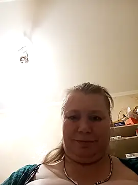 KiraStanton online show from 18, 4, 2026