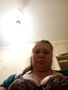 KiraStanton online show from 18, 4, 2026