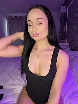 Olivia Noor online show from 27, 4, 2026