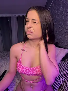 Olivia Noor online show from 15, 7, 2026
