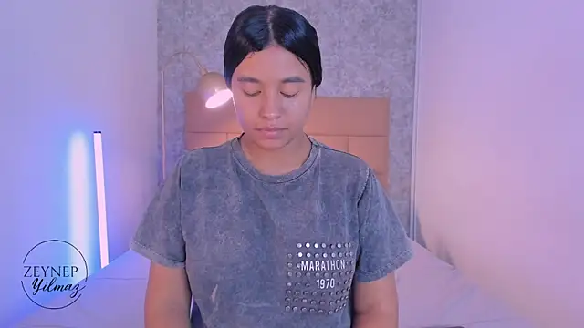 ZeynepYilmaz online show from 22, 4, 2026