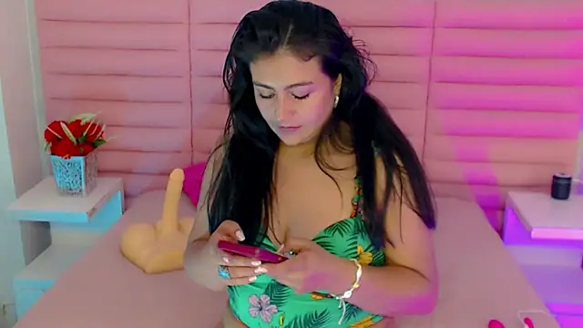 scarleth whisper online show from 18, 4, 2026