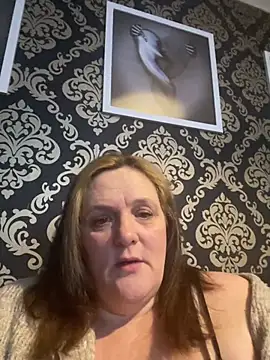 Busty-GilfQuinn online show from 20, 2, 2026