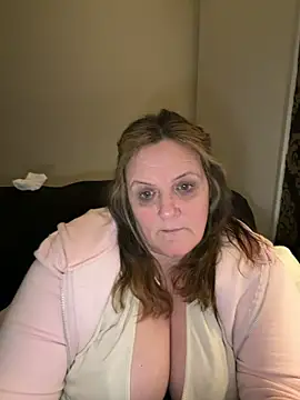 Busty-GilfQuinn online show from 8, 3, 2026