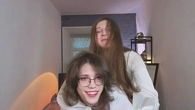 ZoriaLovesLuna online show from 5, 3, 2026