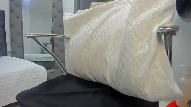 Evelyn  Cortes online show from 12, 3, 2026